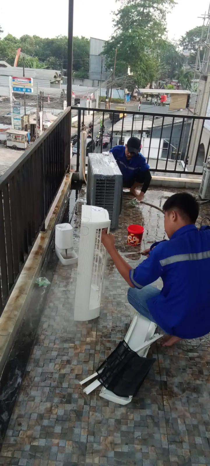 Service Besar